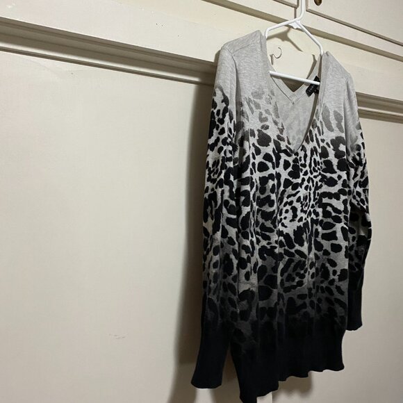 Lane Bryant long sleeve, black & white animal print sweater, size 18/20 - Picture 3 of 10
